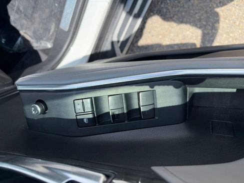 Used 2020 Toyota Highlander Limited AWD/4WD image 10