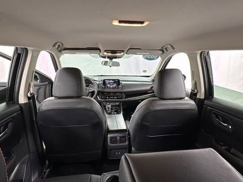 Certified 2025 Nissan Rogue SV AWD/4WD image 18