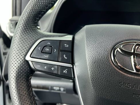 Used 2023 Toyota Sienna XSE FWD image 12