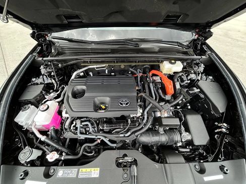 Used 2025 Toyota Crown AWD/4WD image 32