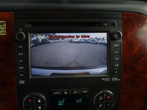 Used 2013 Chevrolet Suburban 2500 LT AWD/4WD image 34