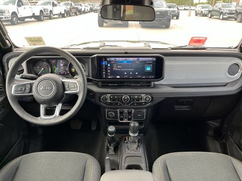 Used 2025 Jeep Wrangler Unlimited Sahara AWD/4WD image 13
