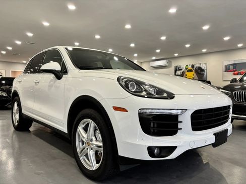 Used 2017 Porsche Cayenne S w/ Premium Package AWD/4WD image 1