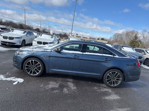 Used 2018 Ford Taurus SHO image 4