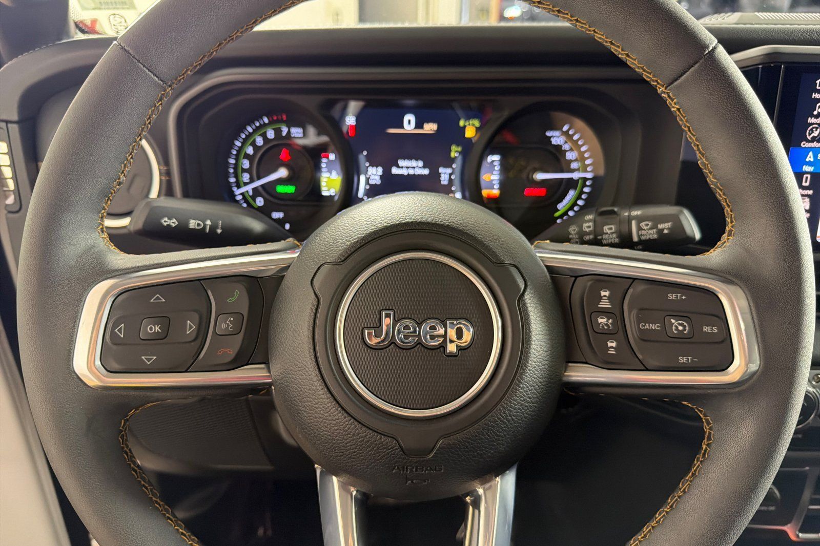 Used 2024 Jeep Wrangler Unlimited Sahara w/ Technology Group AWD/4WD image 23