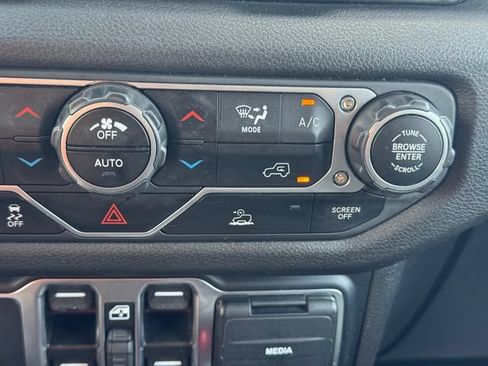 Certified 2024 Jeep Wrangler Unlimited AWD/4WD image 36