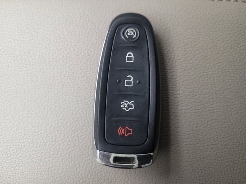 Used 2019 Ford Escape SE image 32