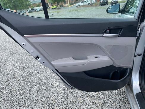 Used 2019 Hyundai Elantra SE FWD image 16