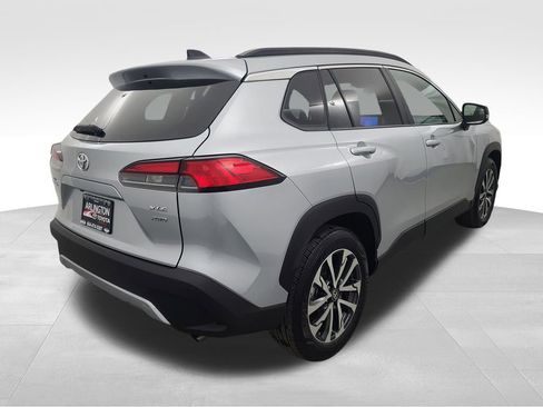 Used 2025 Toyota Corolla Cross XLE image 5