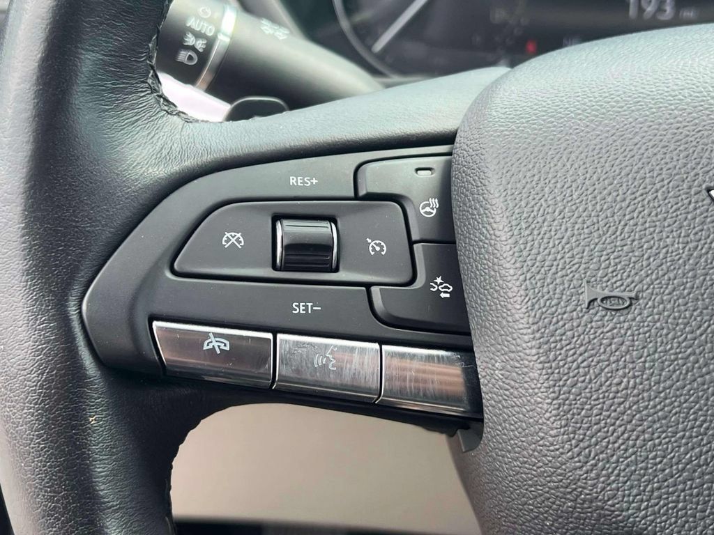 Used 2023 Cadillac XT4 Luxury w/ Cold Weather Package FWD image 22