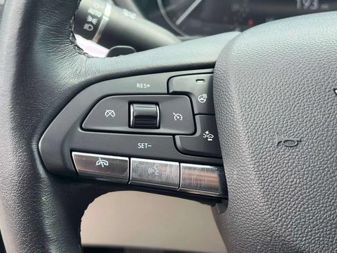 Used 2023 Cadillac XT4 Luxury w/ Cold Weather Package FWD image 22