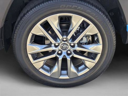 Used 2019 Toyota RAV4 XLE Premium image 16