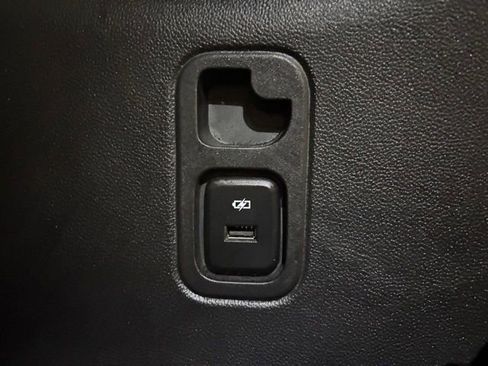 Used 2021 Chevrolet Traverse RS image 12