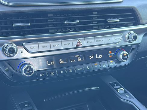 Used 2022 Kia Telluride SX w/ SX Prestige Package image 35