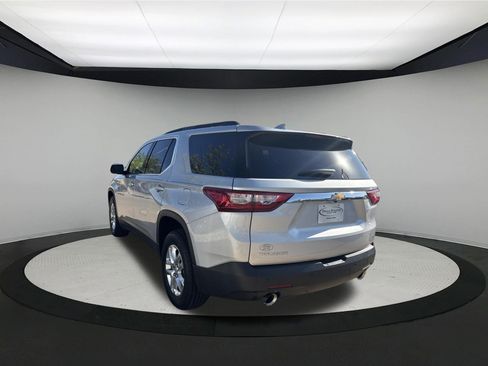 Used 2019 Chevrolet Traverse LT FWD image 3
