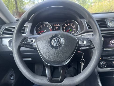 Used 2016 Volkswagen Passat 1.8T S FWD image 22