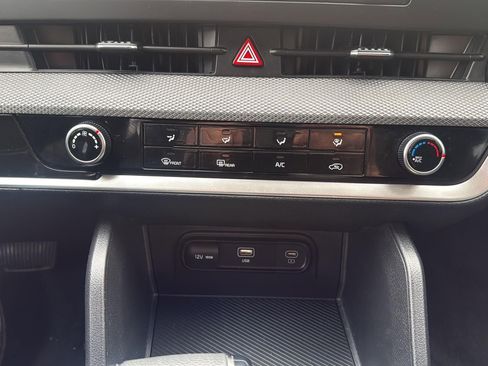 Used 2024 Kia Sportage LX image 19