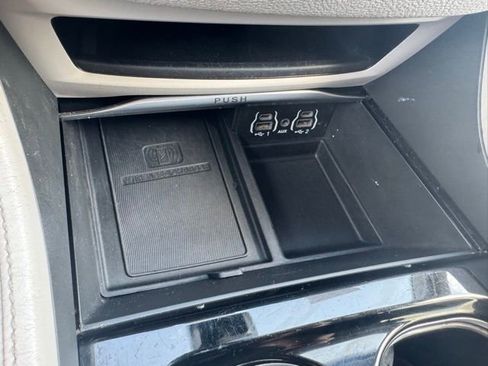 Used 2021 Chrysler Pacifica Limited image 31