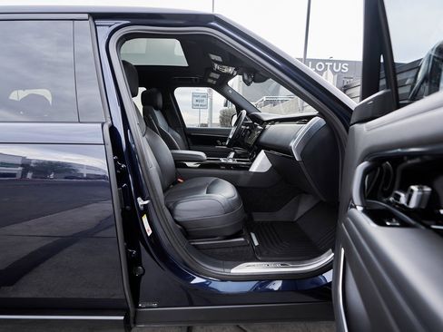 Used 2023 Land Rover Range Rover Long Wheelbase SE image 23
