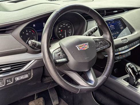 Used 2023 Cadillac XT4 Premium Luxury w/ Technology Package AWD/4WD image 9