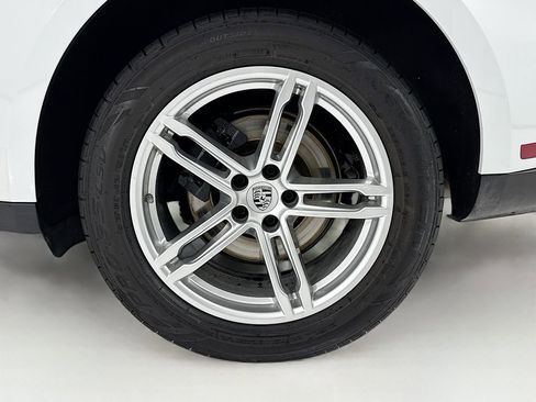 Certified 2023 Porsche Macan Turbo image 34