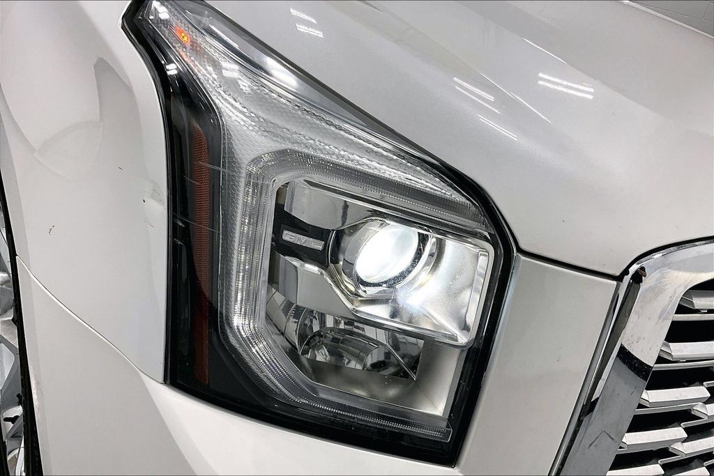 Used 2020 GMC Yukon Denali w/ Open Road Package AWD/4WD image 37