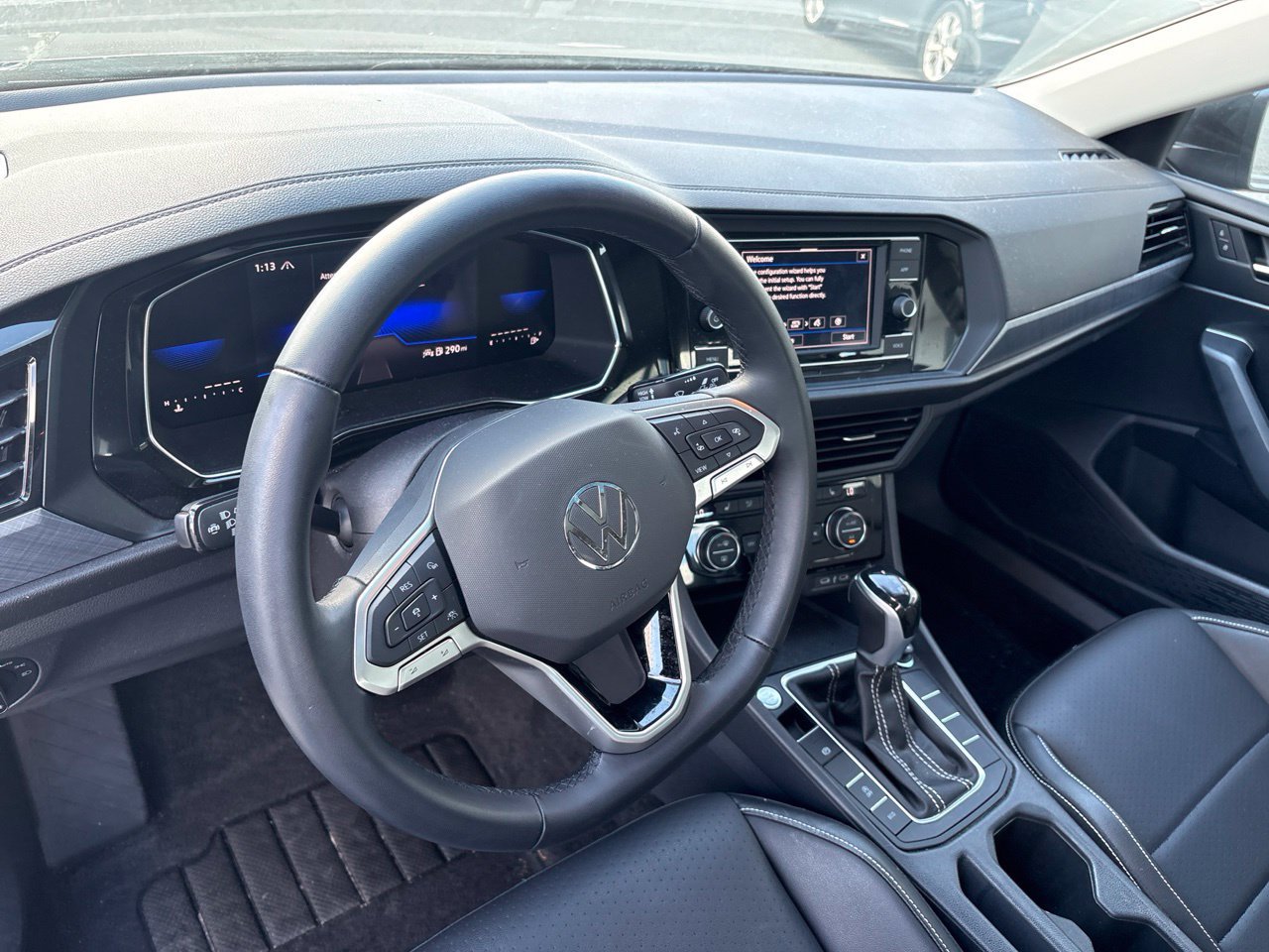 Used 2023 Volkswagen Jetta SE w/ Panoramic Sunroof Package FWD image 4