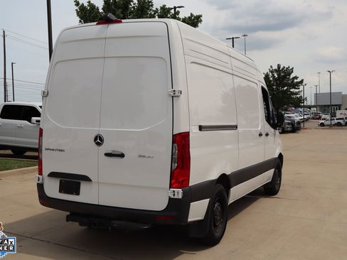 Used 2025 Mercedes-Benz Sprinter 2500 image 3