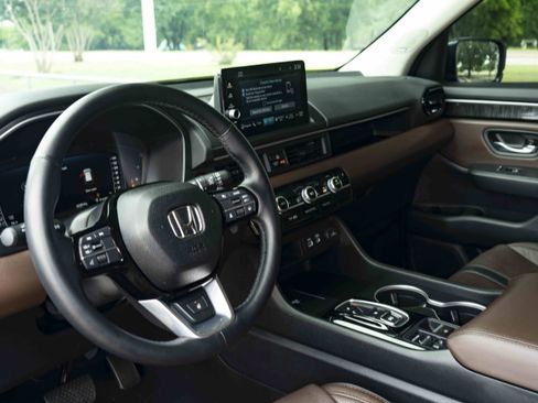 Used 2025 Honda Pilot Elite image 15