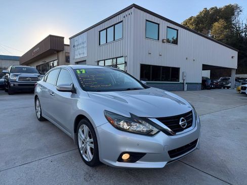 Used 2017 Nissan Altima 3.5 SL w/ 3.5 Technology Package image 1
