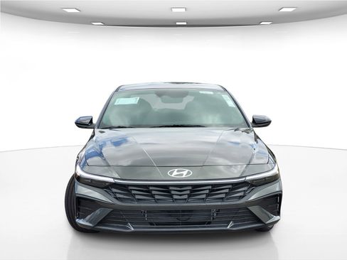 New 2025 Hyundai Elantra SEL image 2