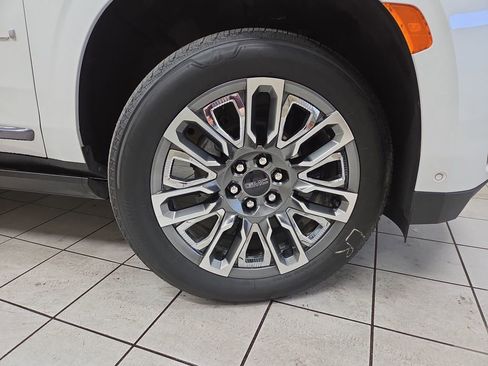 Used 2023 GMC Yukon Denali Ultimate w/ LPO, Floor Liner Package AWD/4WD image 7