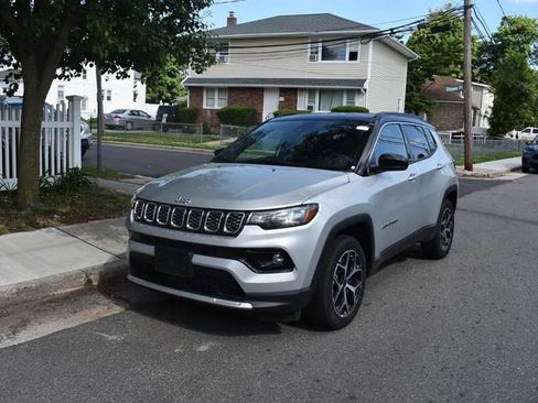 Used 2025 Jeep Compass Limited AWD/4WD image 3