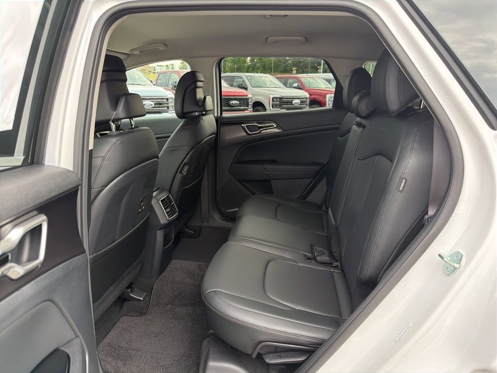 Used 2025 Kia Sportage EX FWD image 14