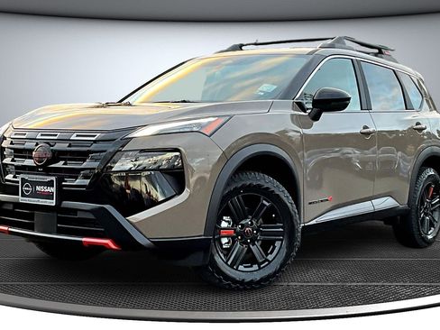 Used 2026 Nissan Rogue SV image 2