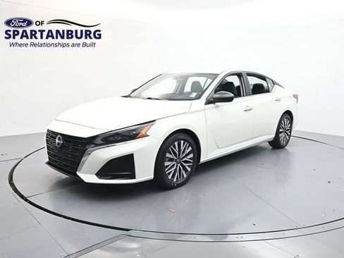 Used 2025 Nissan Altima 2.5 SV FWD image 3