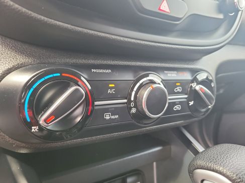 Used 2024 Kia Soul LX w/ Option Group 015 FWD image 26