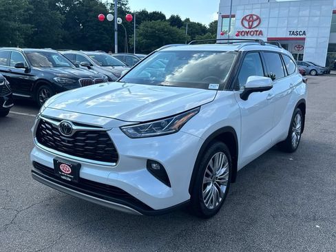 Used 2023 Toyota Highlander Platinum AWD/4WD image 3