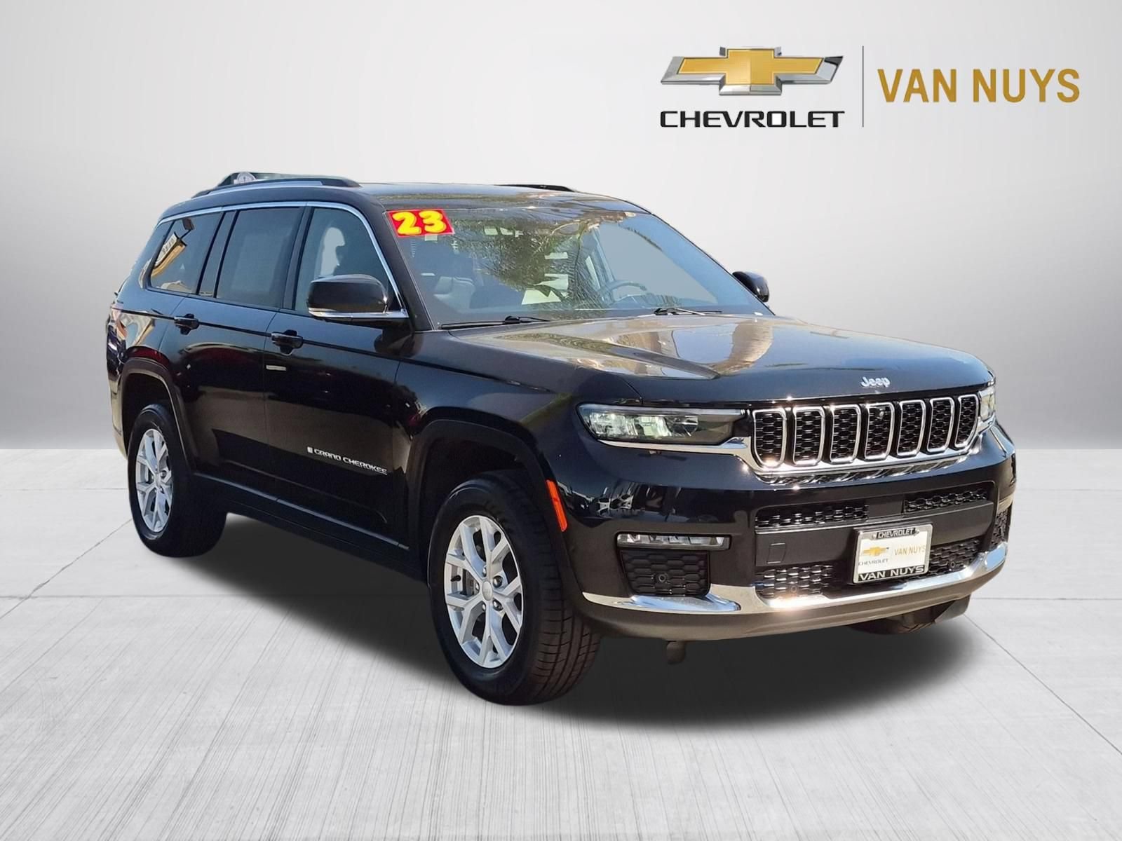Used 2023 Jeep Grand Cherokee L Limited w/ Luxury Tech Group II RWD image 3