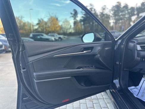 Used 2025 Toyota Camry SE image 11