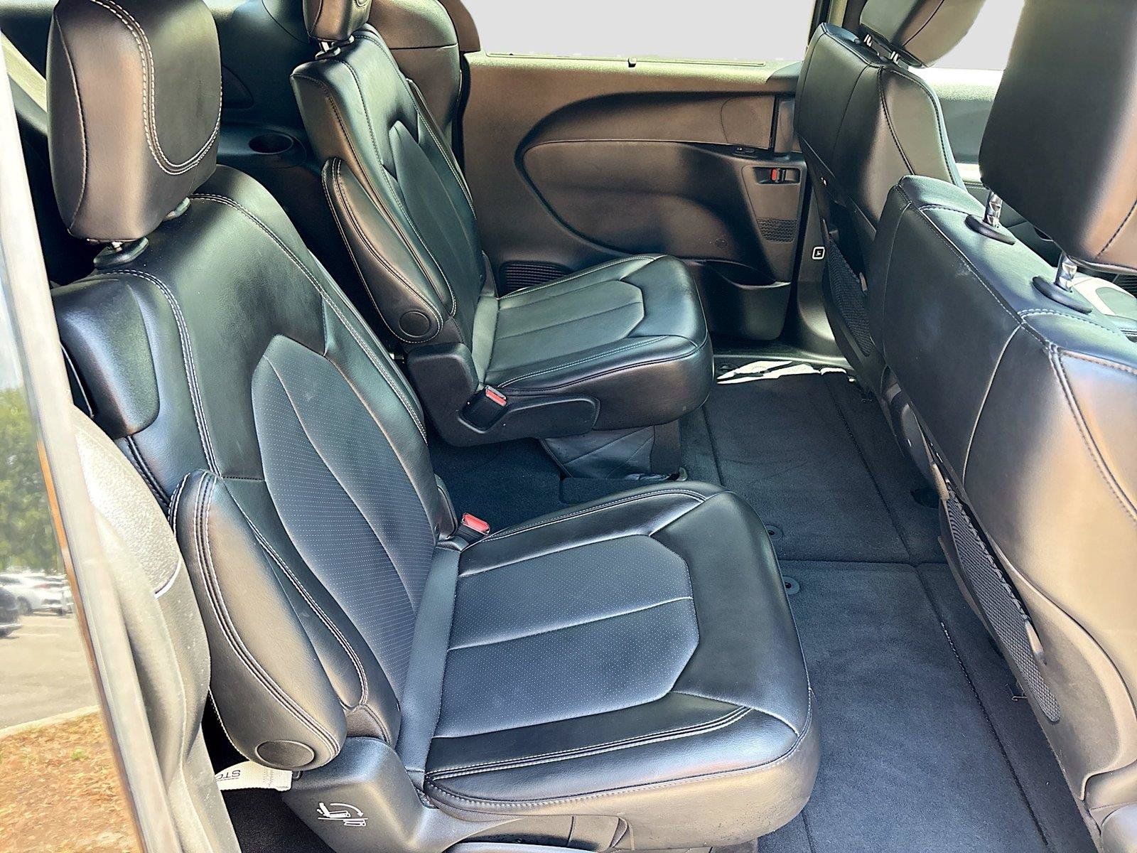 Used 2025 Chrysler Pacifica Select FWD image 28