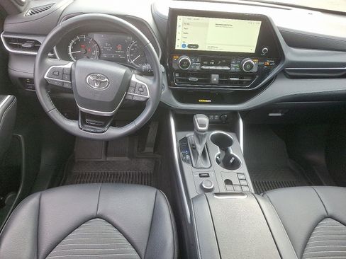 Used 2023 Toyota Highlander XSE image 12