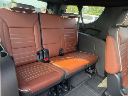 Certified 2023 GMC Yukon XL Denali Ultimate AWD/4WD image 10