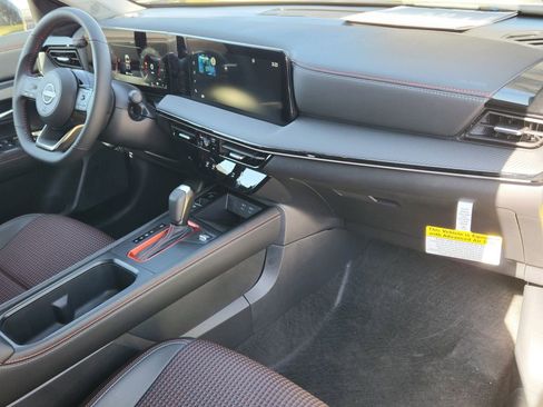New 2025 Nissan Kicks SR w/ Illumination Package image 13