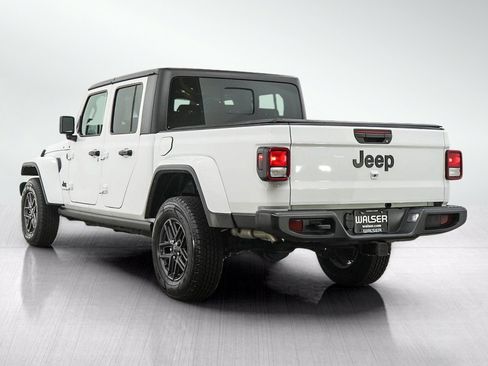 Used 2024 Jeep Gladiator Sport AWD/4WD image 3