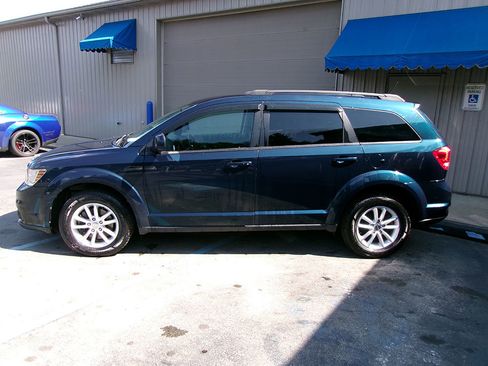 Used 2014 Dodge Journey SXT w/ Flexible Seating Group image 3