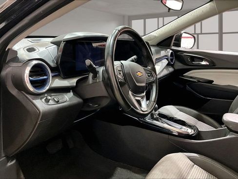 Used 2025 Chevrolet Trax LT w/ Driver Confidence Package FWD image 14