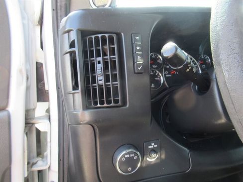 Used 2017 Chevrolet Express 2500 image 18