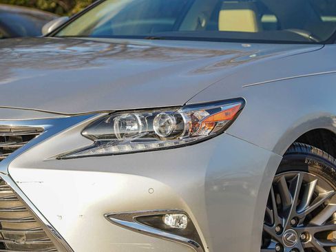 Used 2018 Lexus ES 350 image 3