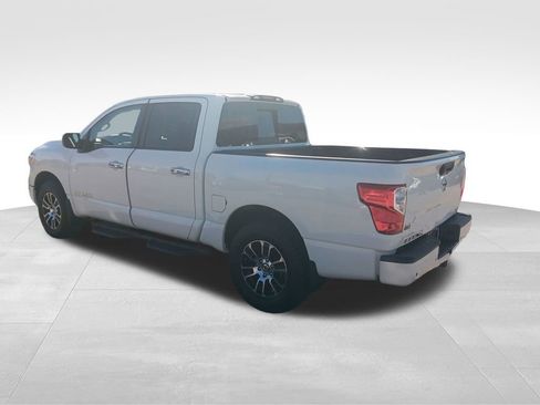 Used 2021 Nissan Titan SV w/ SV Convenience Package image 4